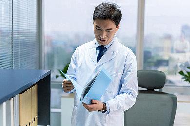 《上古卷轴》女粉丝将单手剑“寒裂”纹胸前 真爱！